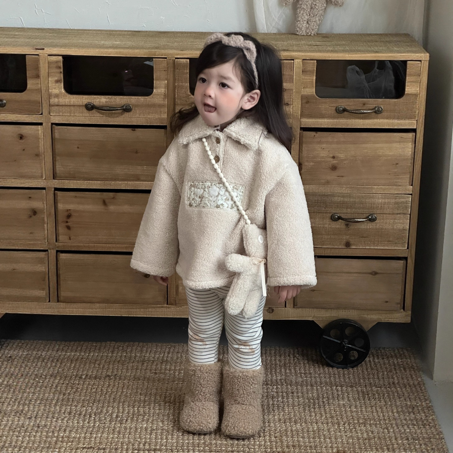 儿童冬季毛绒外套2025新款韩版童装小宝宝服装女童加绒套装送公仔