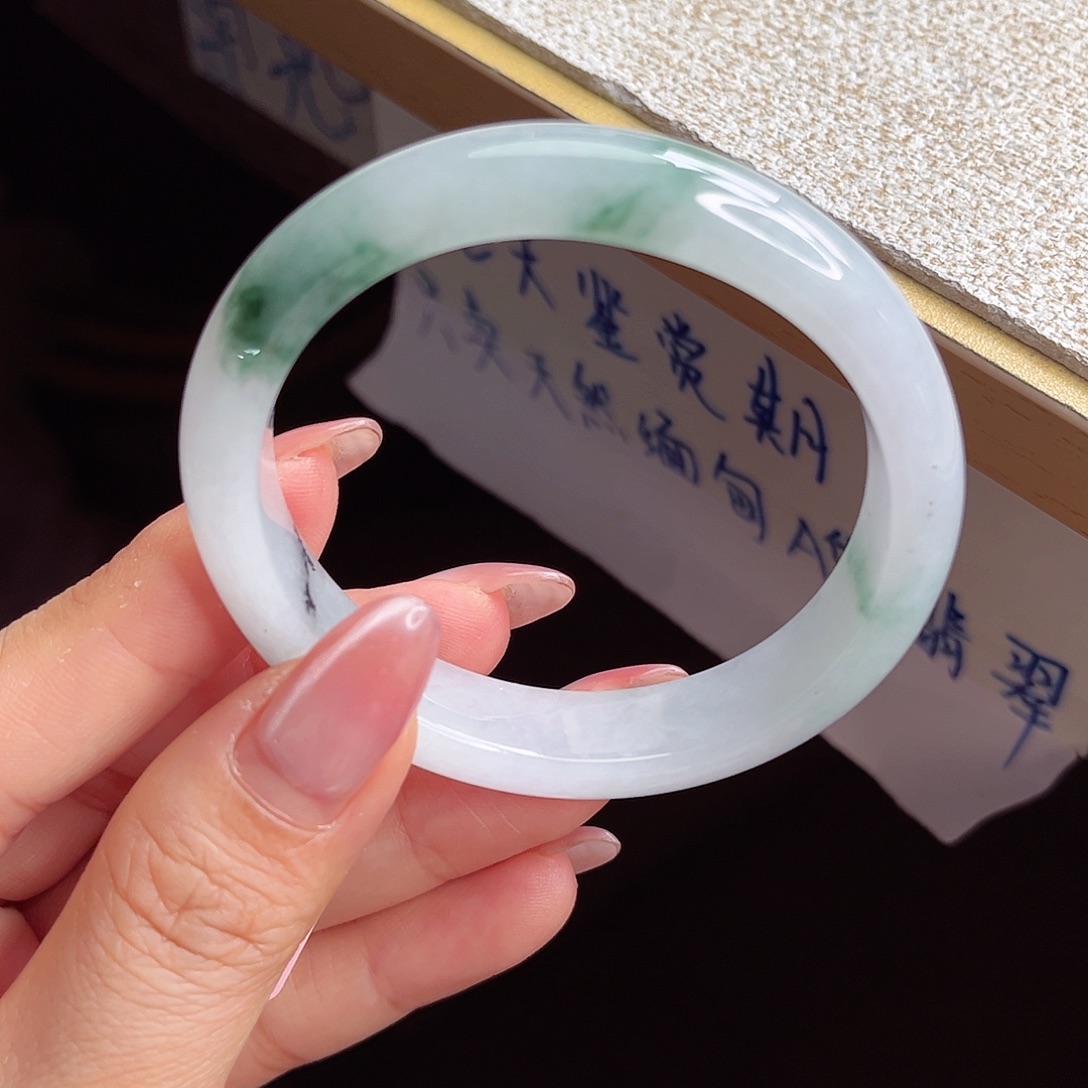 翡翠未镶嵌手镯手镯