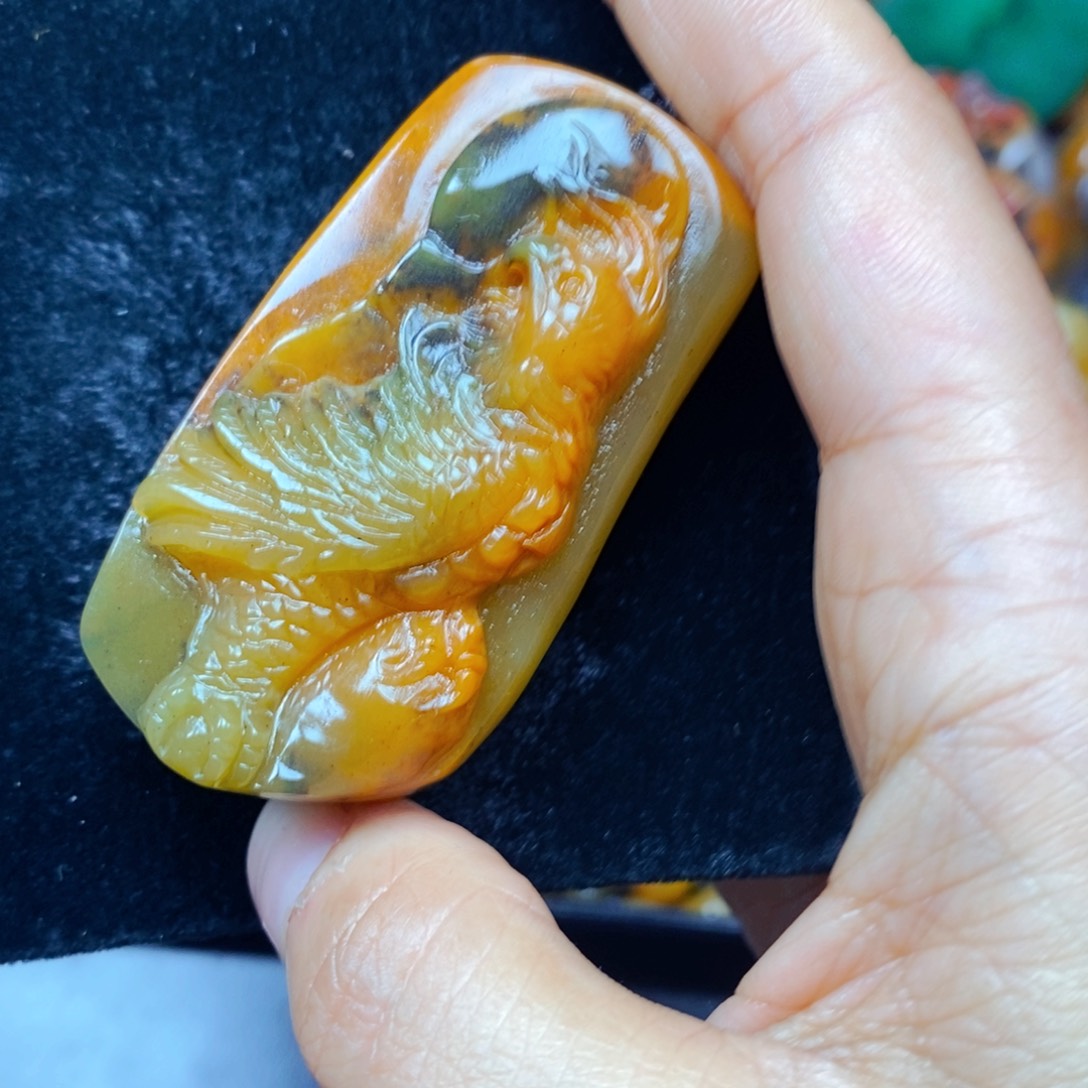 石英质玉（黄龙玉）未镶嵌颈饰