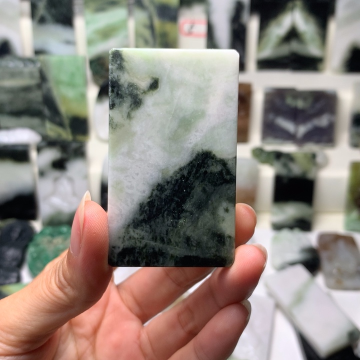 双***虹独山玉未镶嵌颈饰