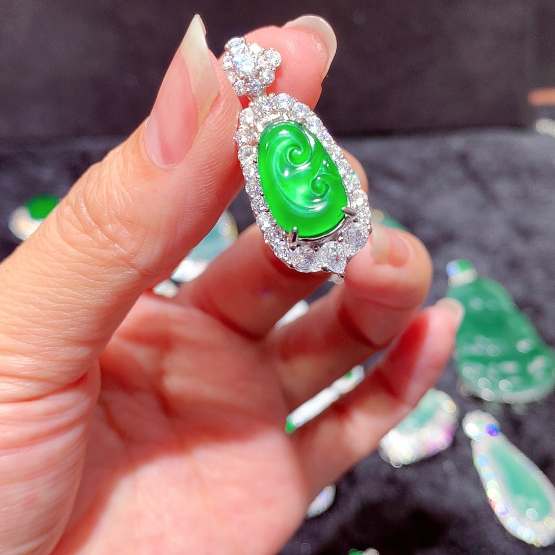 【闪购商品】翡翠吊坠(不含链)未镶嵌