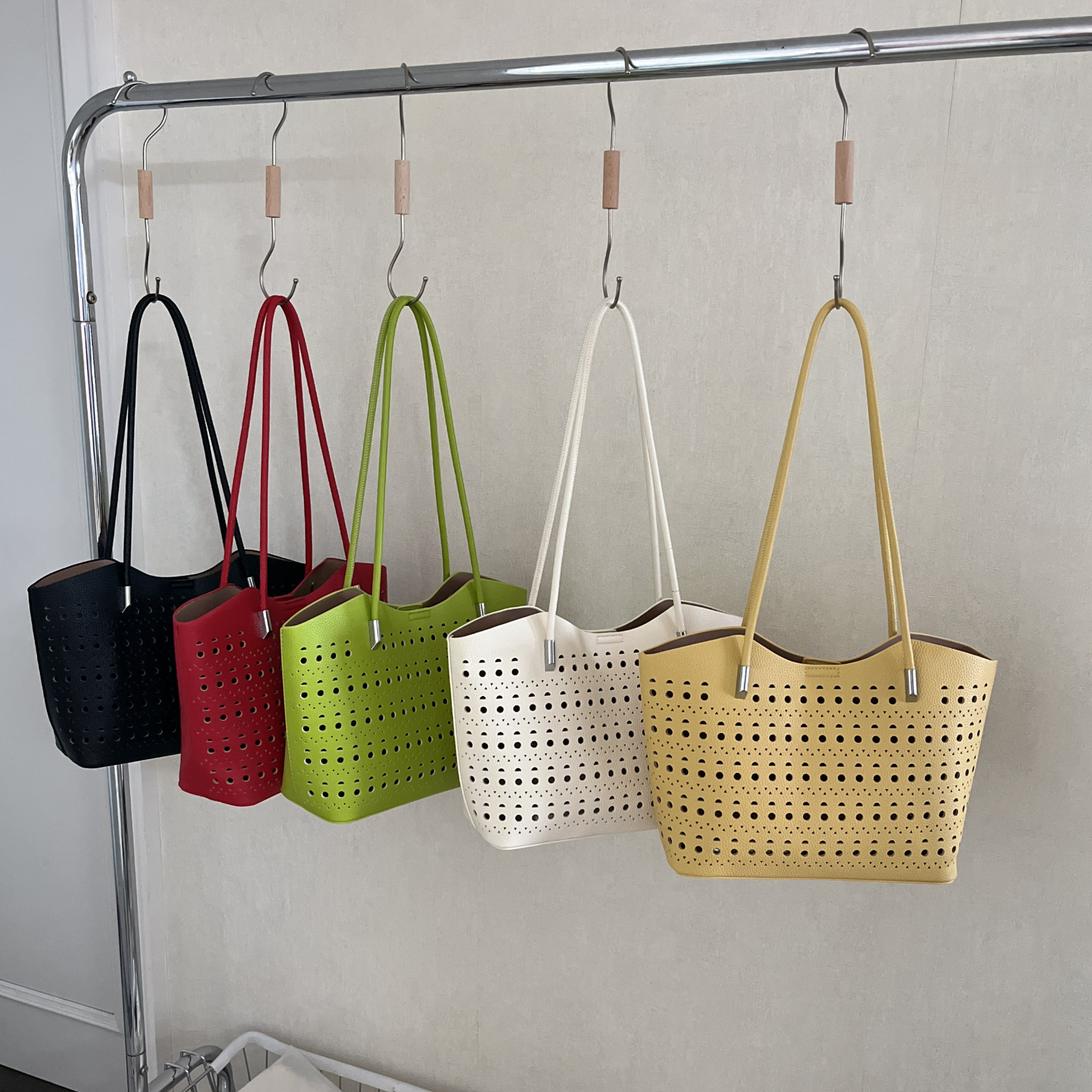 单肩包新款高级感镂空雕花设计软皮通勤女单肩腋下托特包