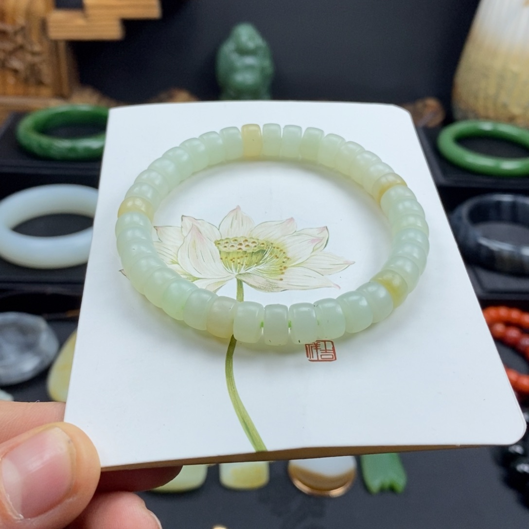 和田玉手串未镶嵌俄翠卡8药片手串