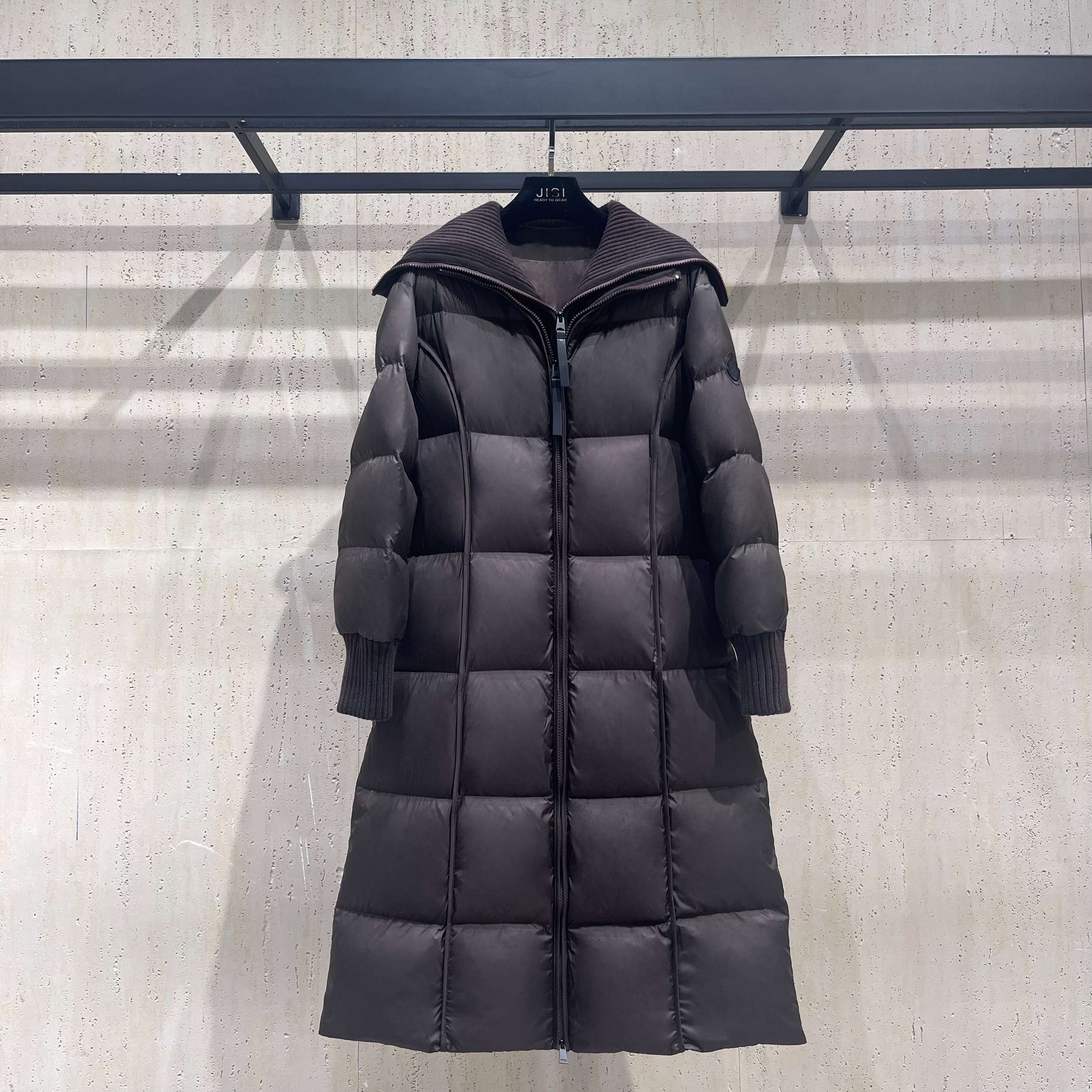 JISI 摩卡棕拼接披肩长款羽绒服-YR24532