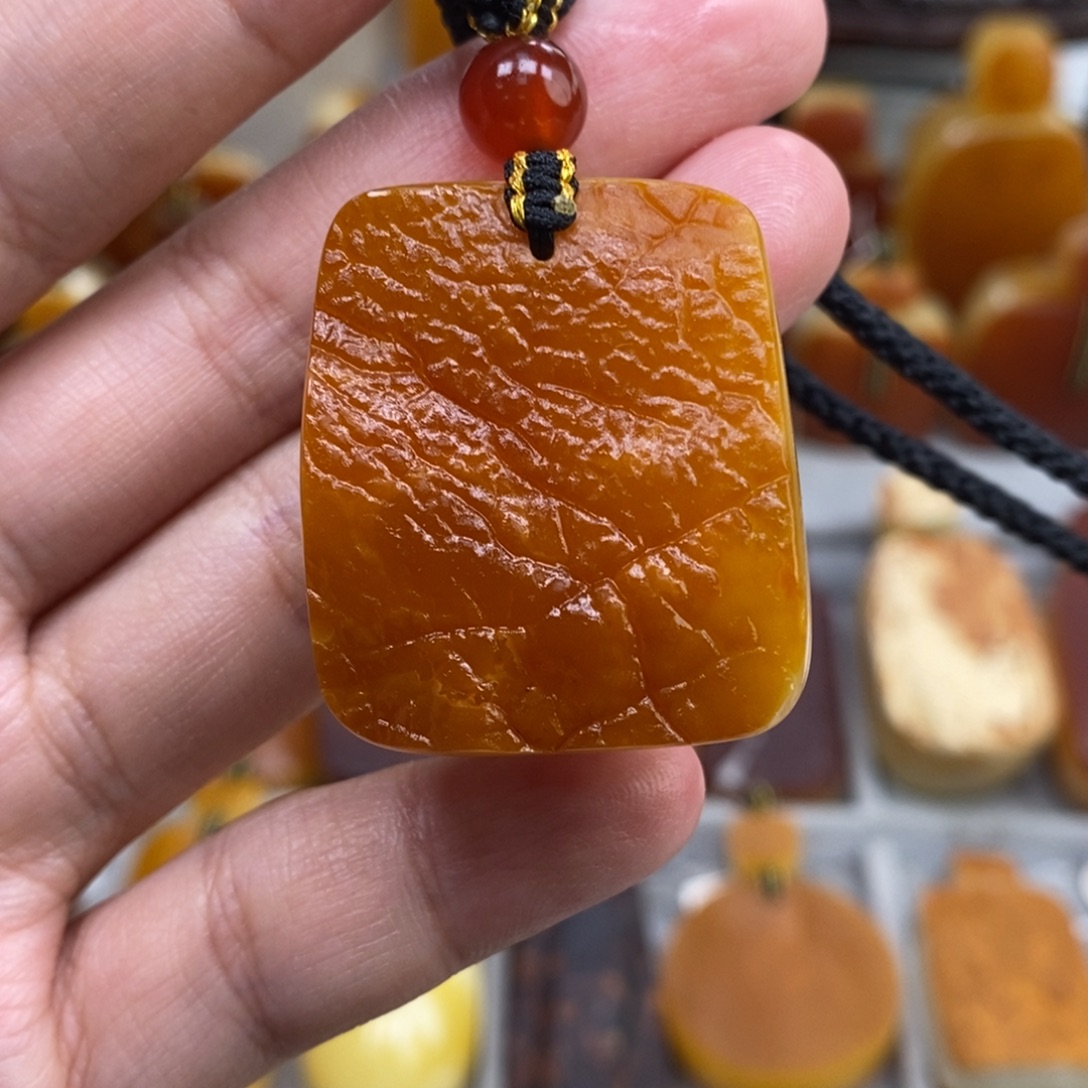 蜜蜡未镶嵌珠宝奇石
