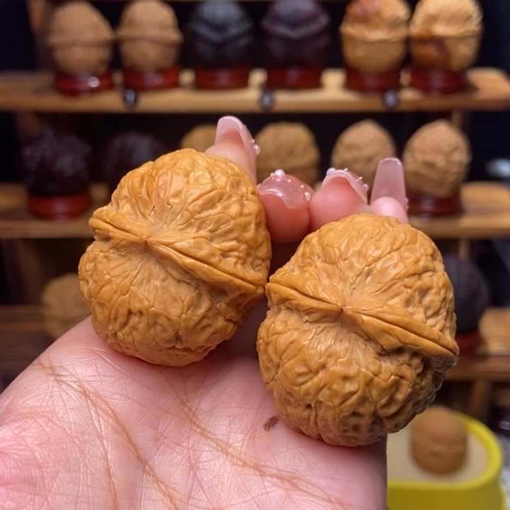 文玩核桃吊坠至尊元宝60