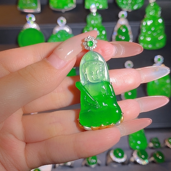 翡翠18K金镶嵌颈饰