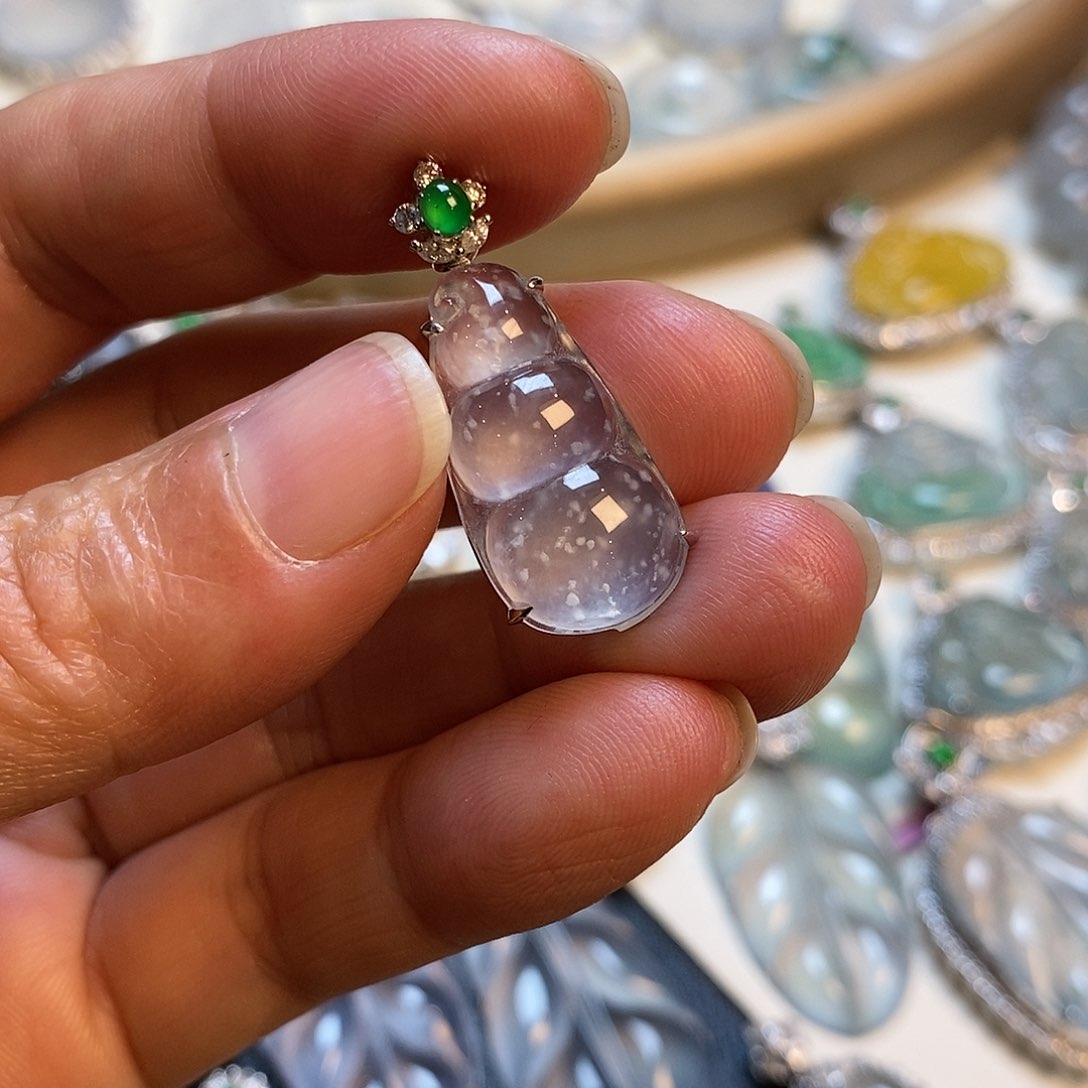 翡翠颈饰18K金镶嵌福豆