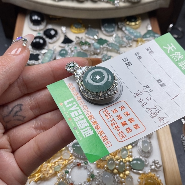 翡翠颈饰未镶嵌翡翠