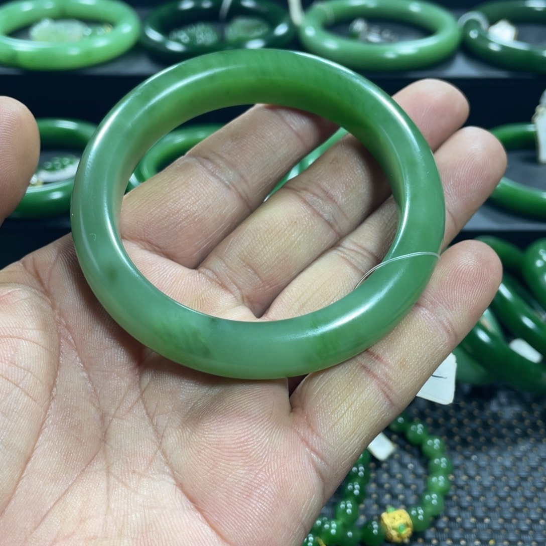 和田玉（碧玉）未镶嵌手镯