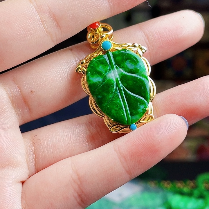 翡翠银S925镀金镶嵌颈饰多样性