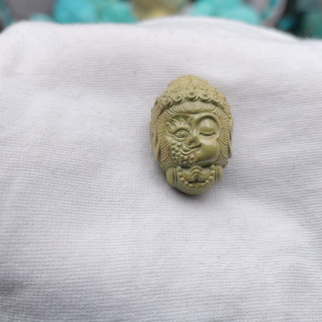 绿松石未镶嵌颈饰