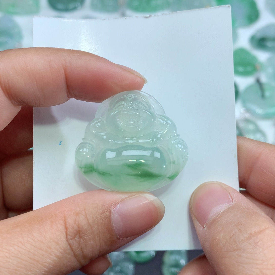 翡翠颈饰未镶嵌佛