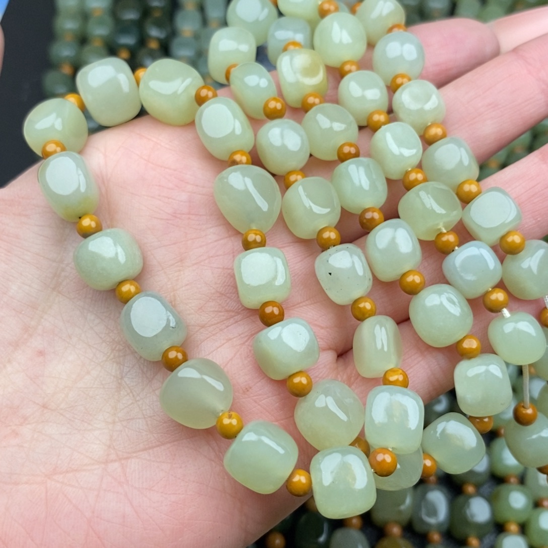 和田玉未镶嵌车挂