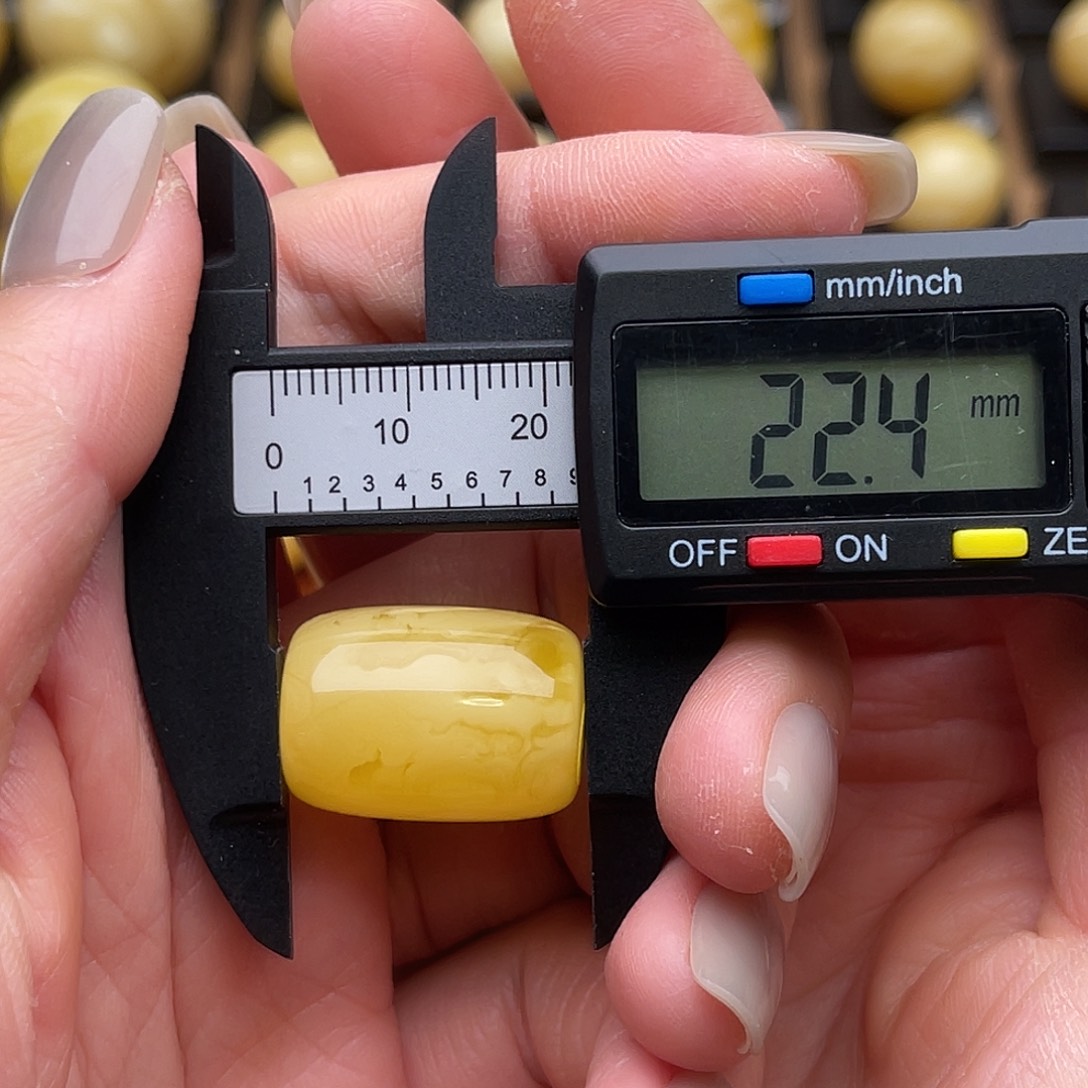 段***森琥珀未镶嵌裸石蜜蜡鸡油黄桶珠鸽