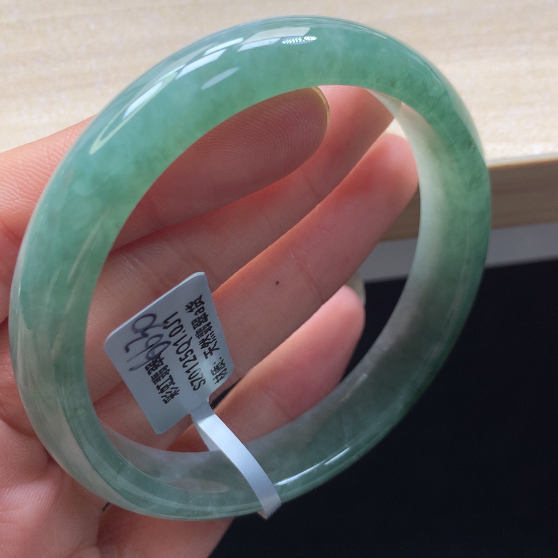 未镶嵌手镯翡翠手镯