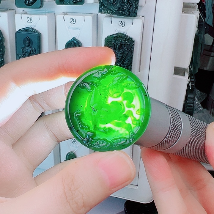 蛇纹石玉颈饰未镶嵌