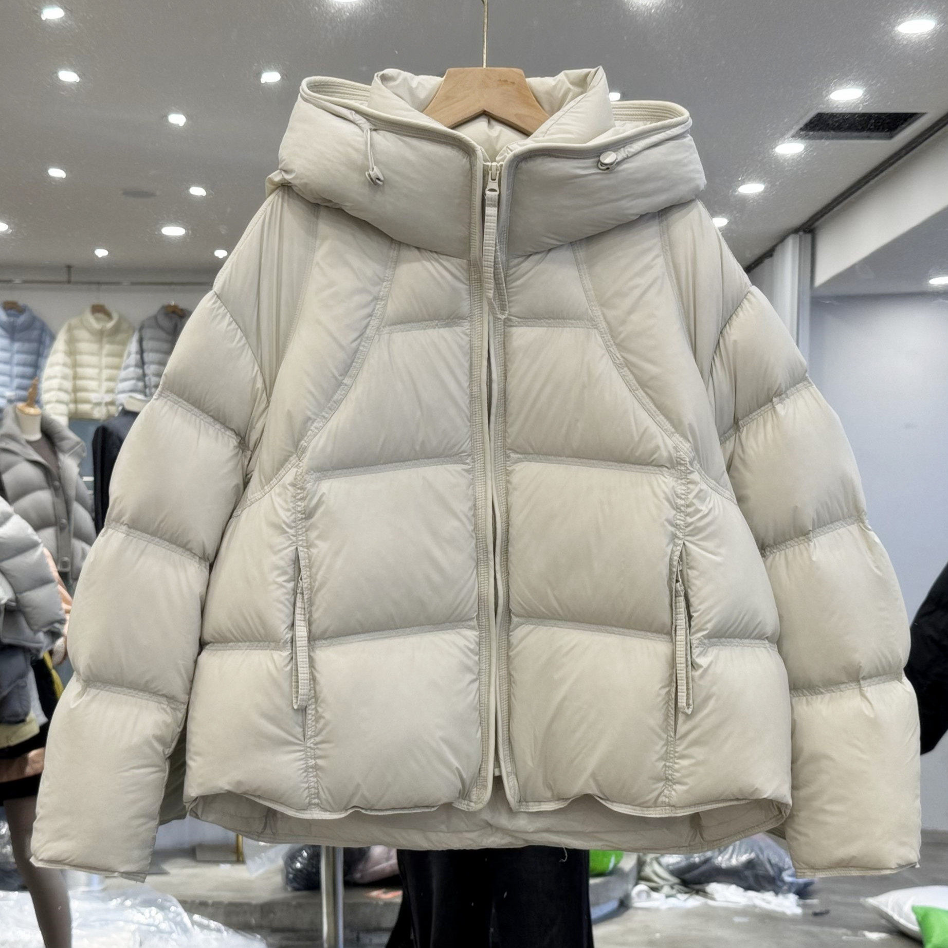 2025冬季韩版连帽泡芙羽绒服外套女短款高级显瘦百搭保暖面包服