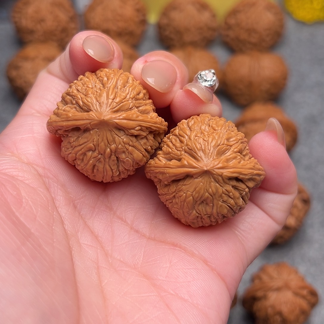 把件文玩核桃精品三角红宝石34全品毕业款