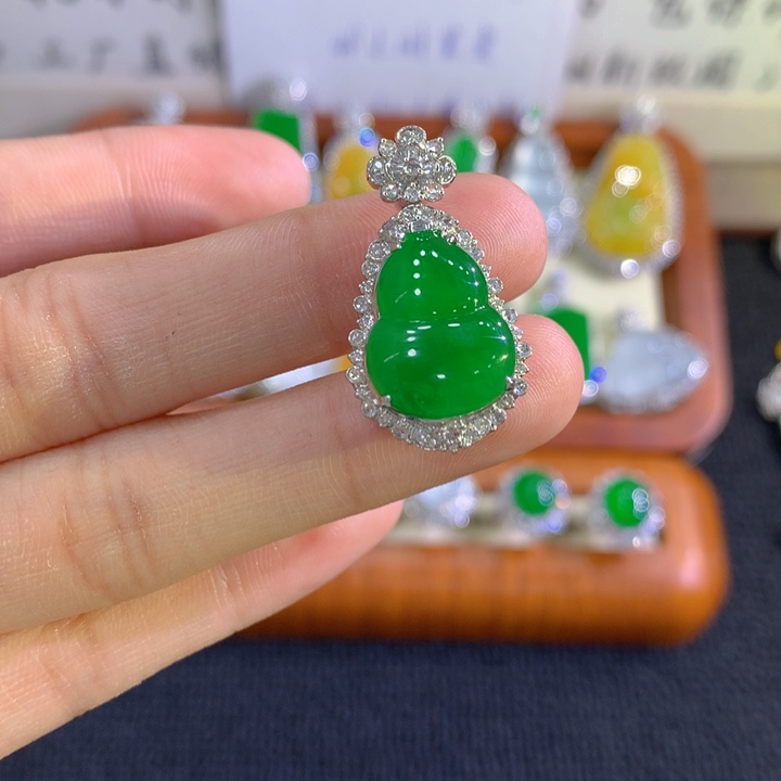翡翠18K金镶嵌吊坠(不含链)葫芦