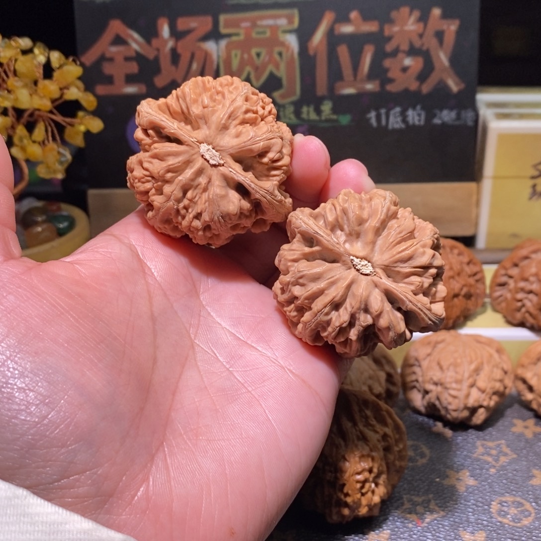 我***位文玩核桃吊坠粗筋