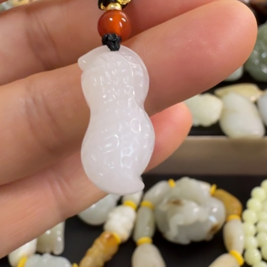 和田玉（糖玉）未镶嵌颈饰