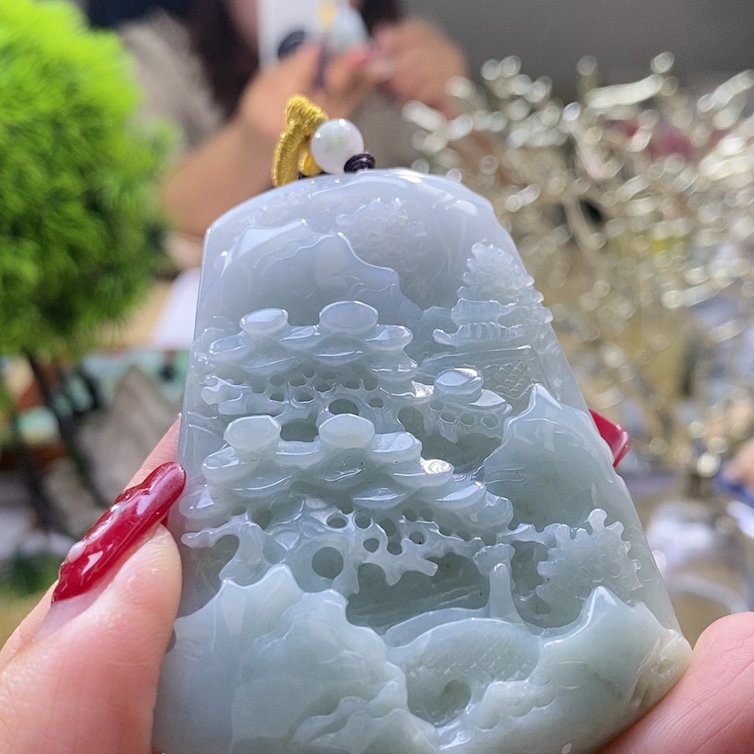 【闪购商品】翡翠颈饰未镶嵌山水