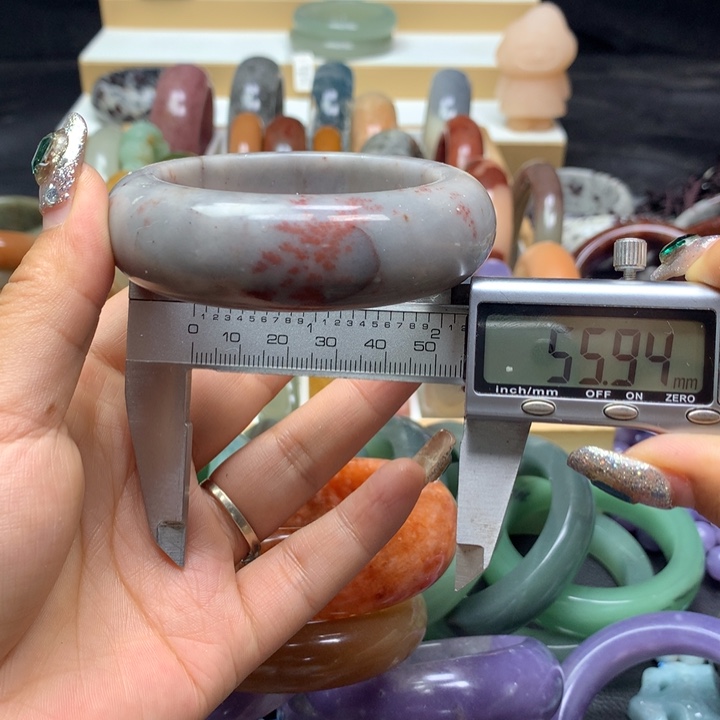 未镶嵌手镯石英质玉