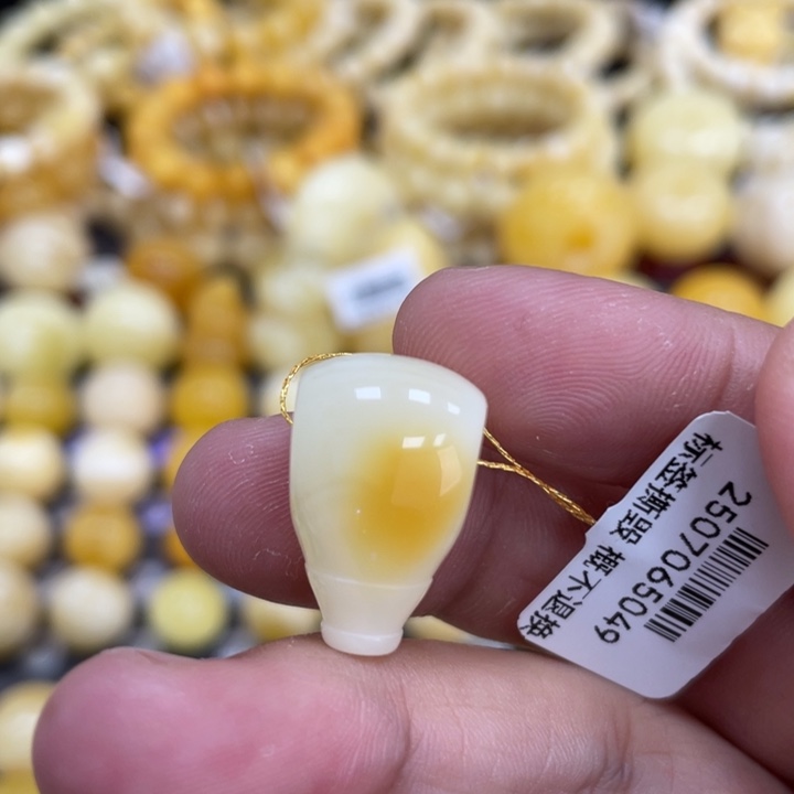 裸石蜜蜡未镶嵌12.7mm皮沁