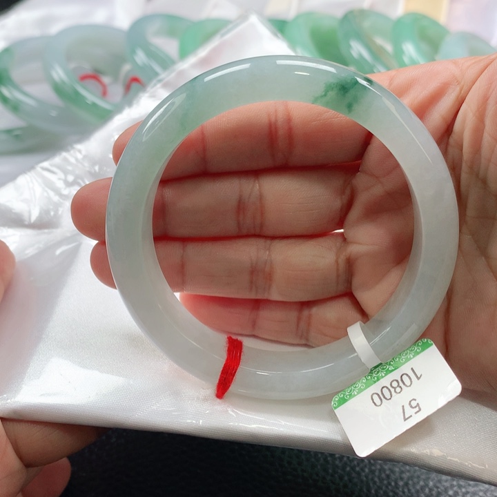 翡翠手镯未镶嵌5757575656