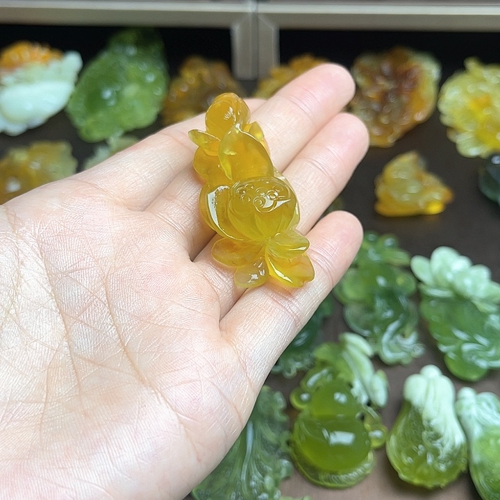 蛇纹石玉颈饰未镶嵌