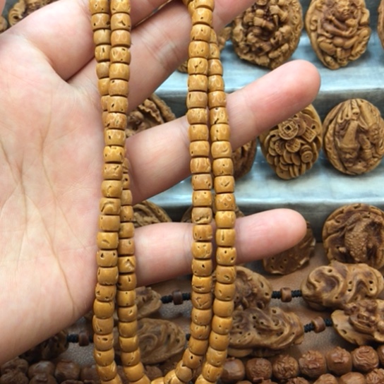 桃核吊坠桃核雕刻材质