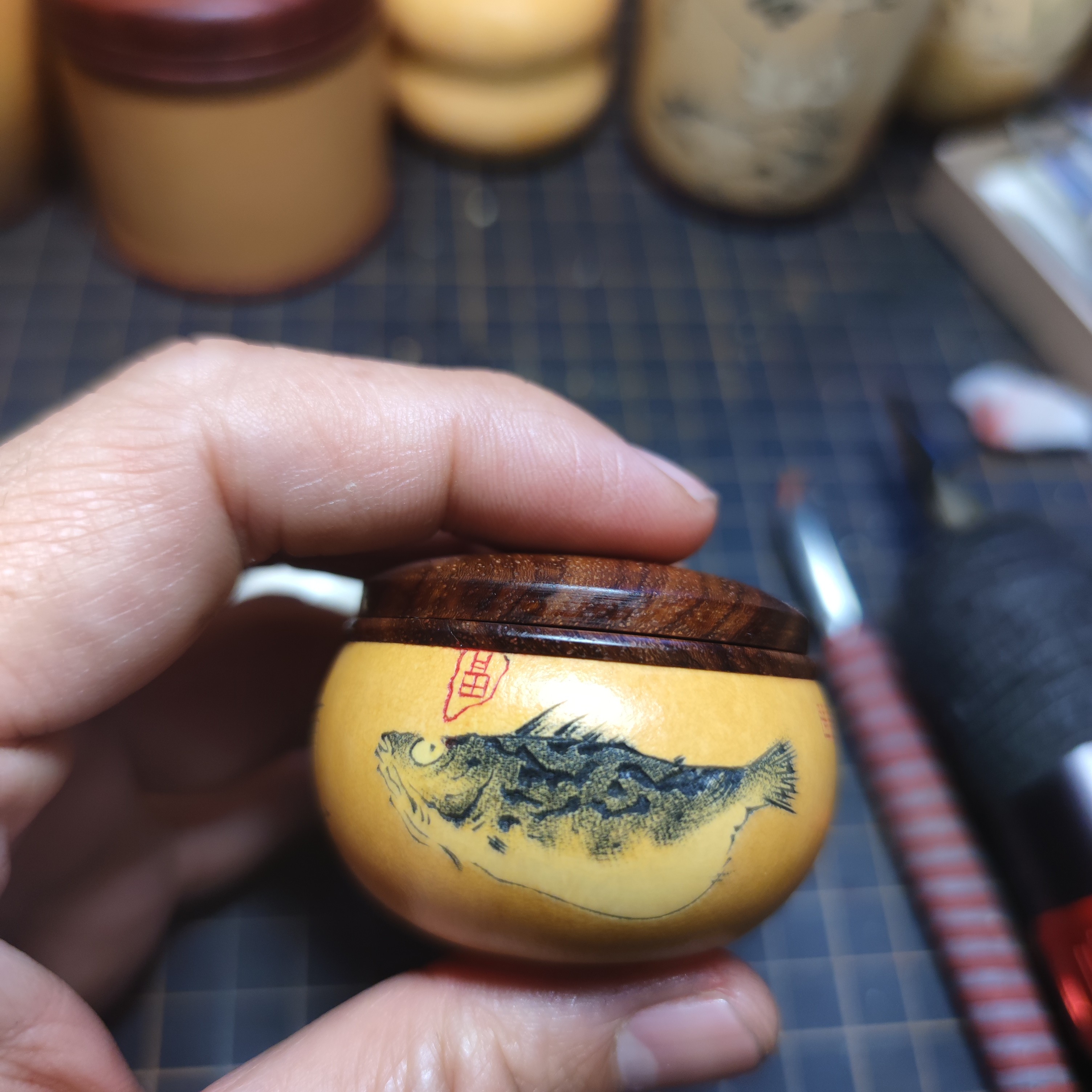 葫芦墨刻鱼罐，实木襄口！