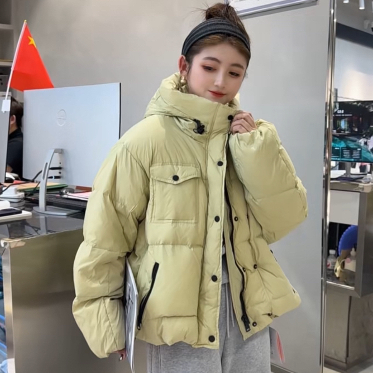 女马卡龙短款连帽潮流拉链设计师冬季短款羽绒服