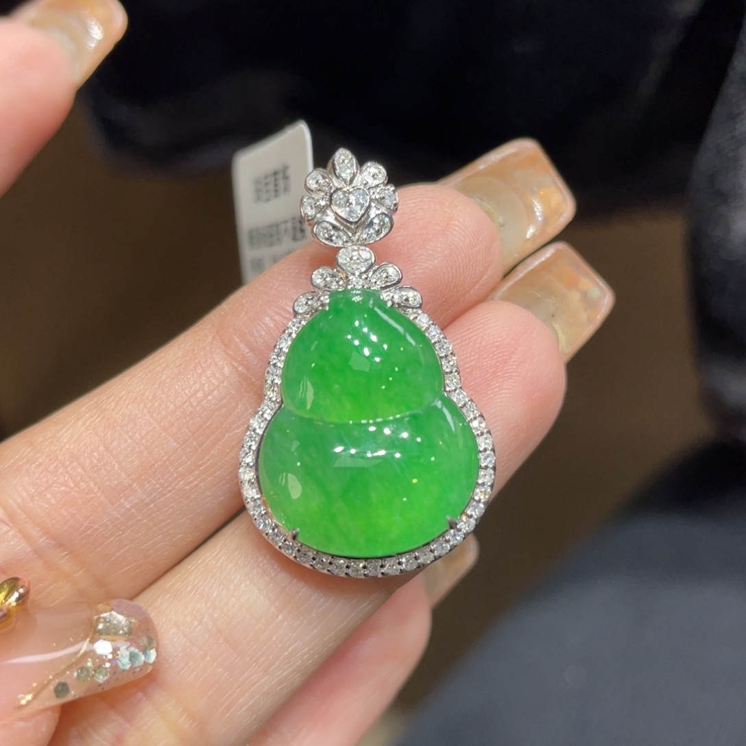 翡翠颈饰18K金镶嵌天然缅甸翡翠