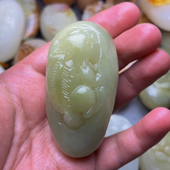 战***机石材方解石手把件貔貅