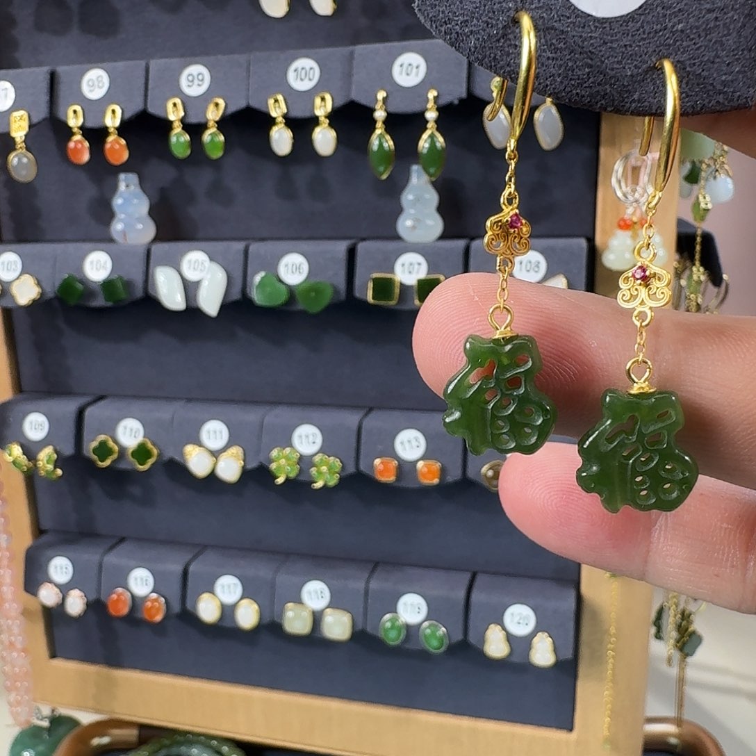 二***.和田玉银S925镶嵌耳饰