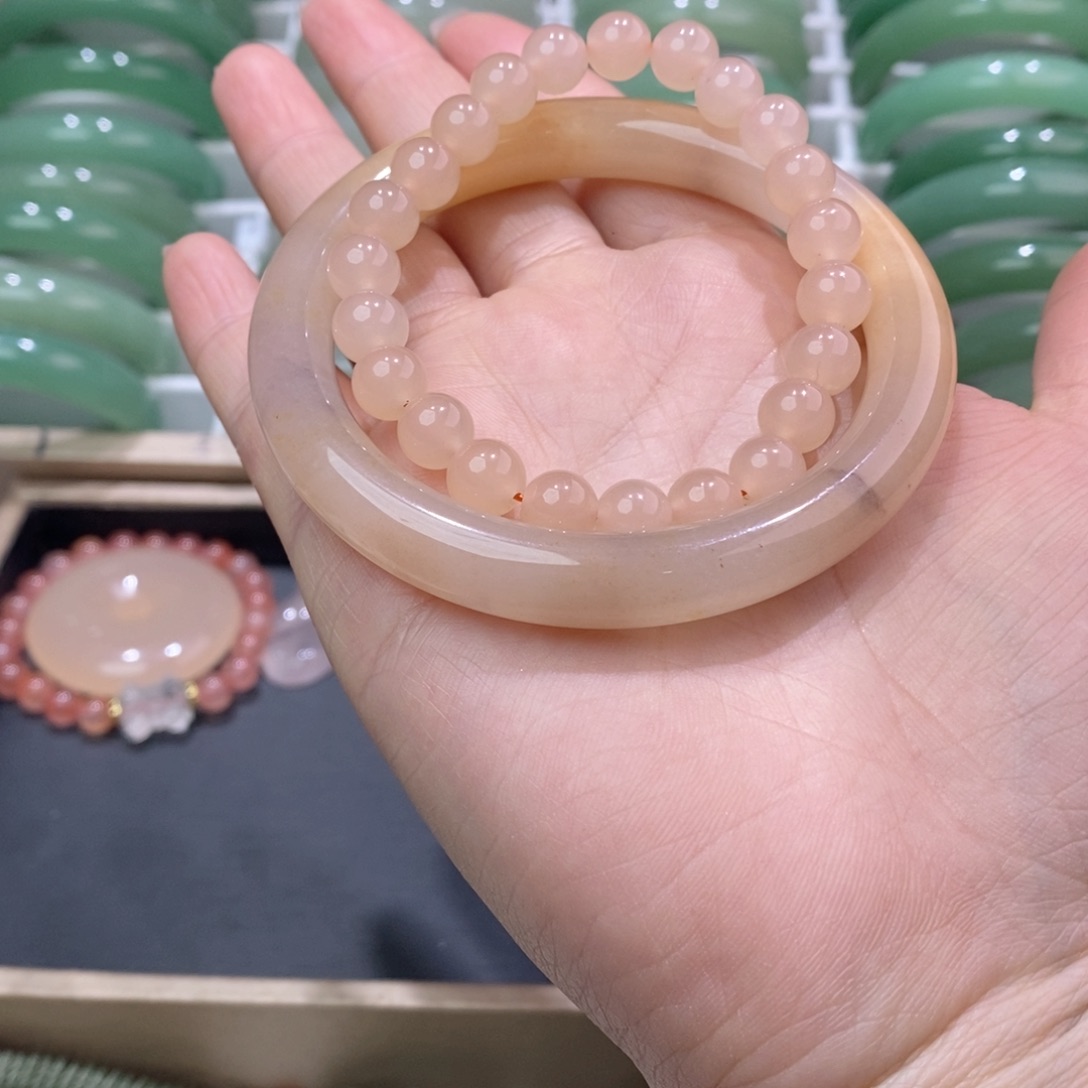 东陵石手镯未镶嵌