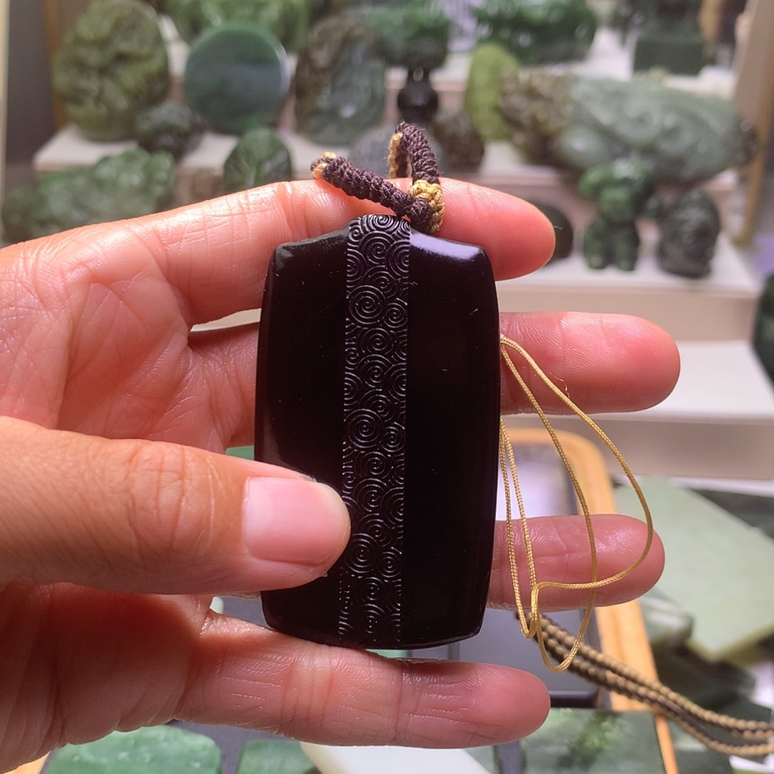 和田玉（糖玉）未镶嵌颈饰终*