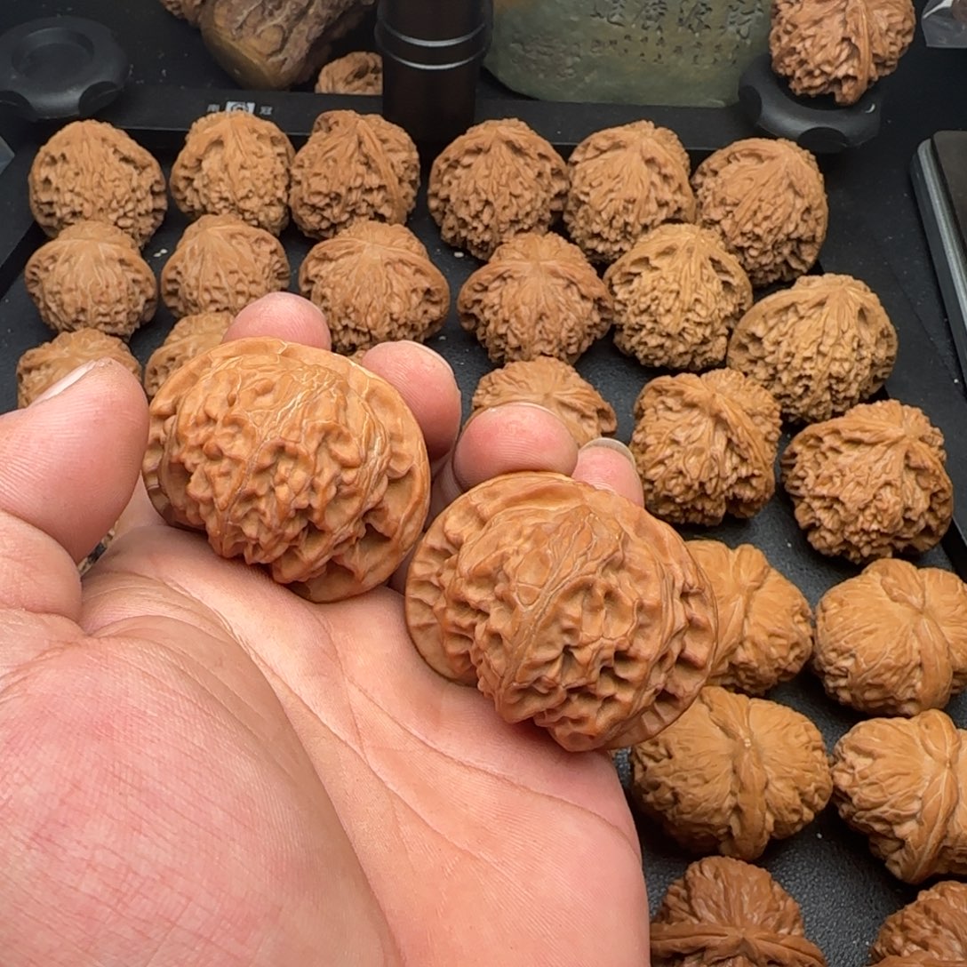 48尺红皮宫灯尖微磨损