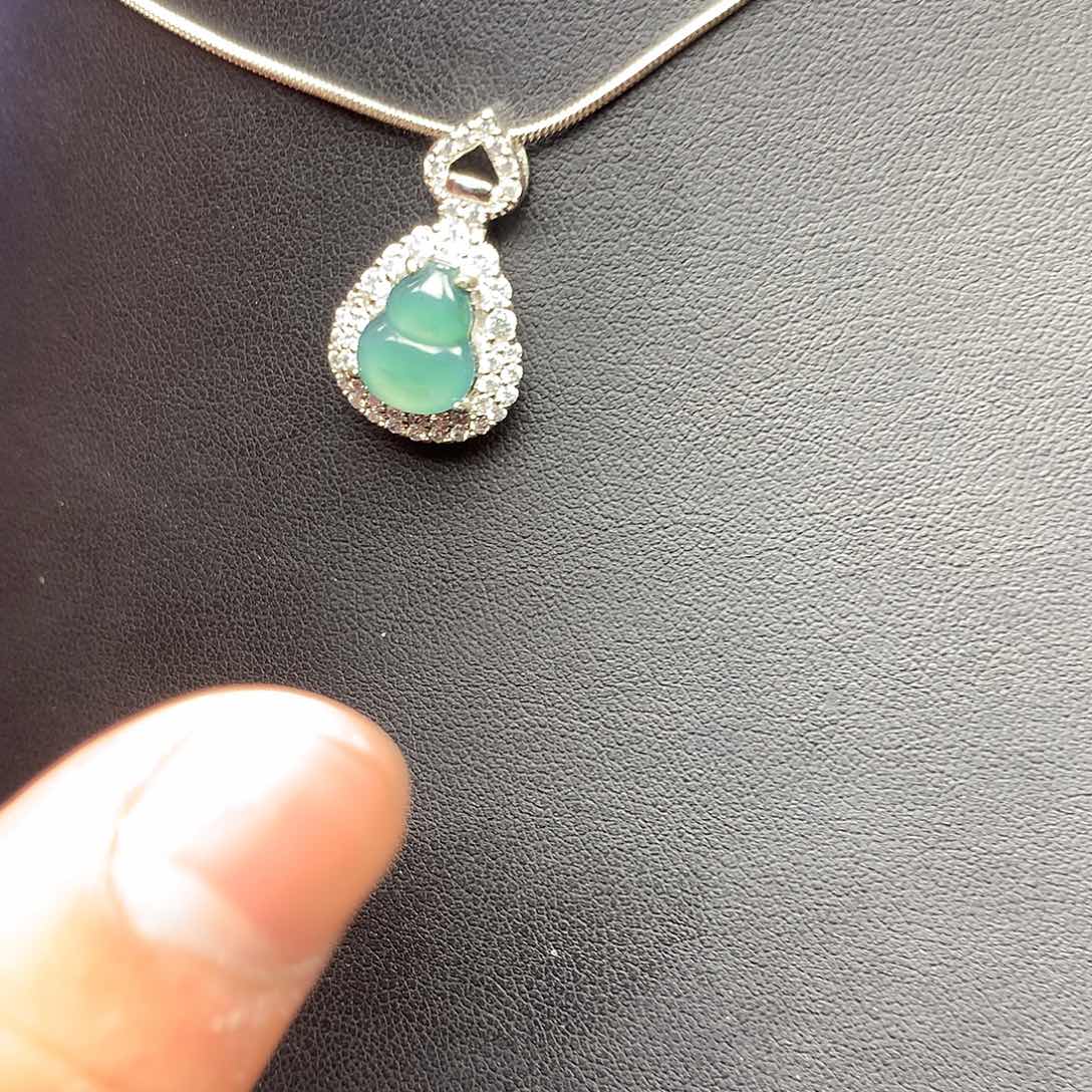 翡翠颈饰未镶嵌12345678