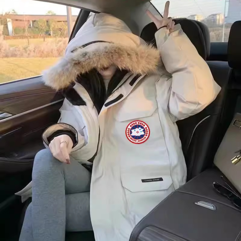 蒙口平羽绒服女小个子短款加厚工装2025冬季新款保暖白鸭绒外套潮