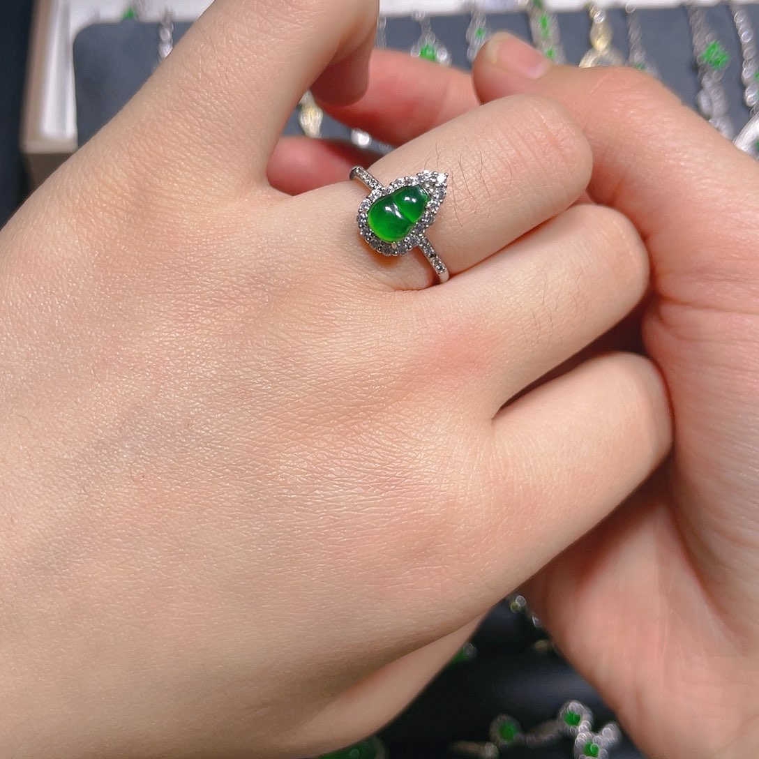 翡翠戒指银S925镶嵌居*洁戒指