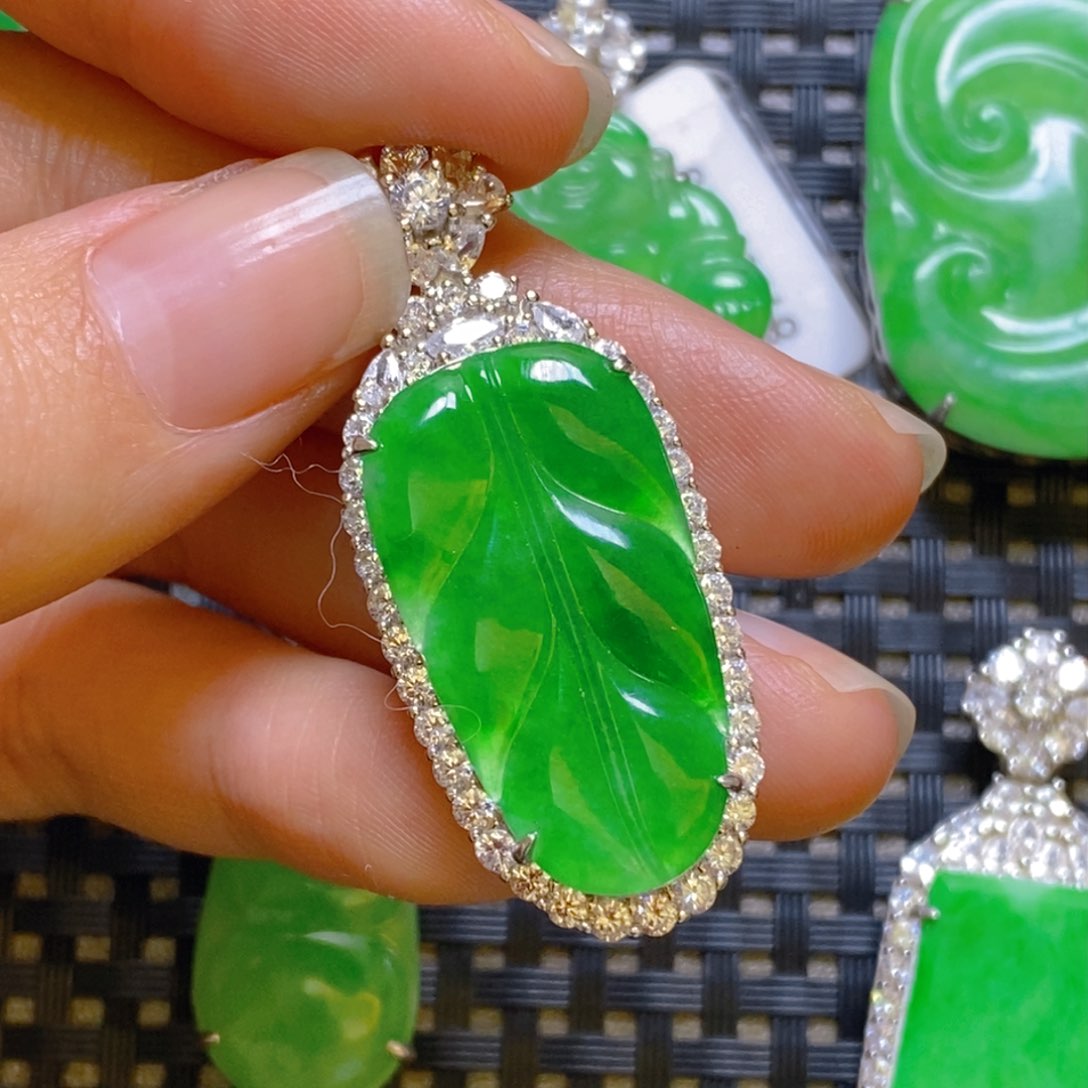 翡翠颈饰银S925镶嵌吊坠