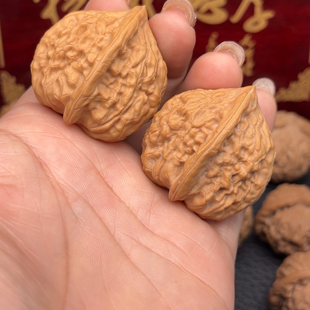 文玩核桃吊坠九月元宝