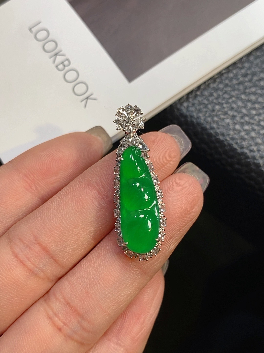 【拾玥珠宝】阳绿福豆吊坠 缅甸翡翠A货