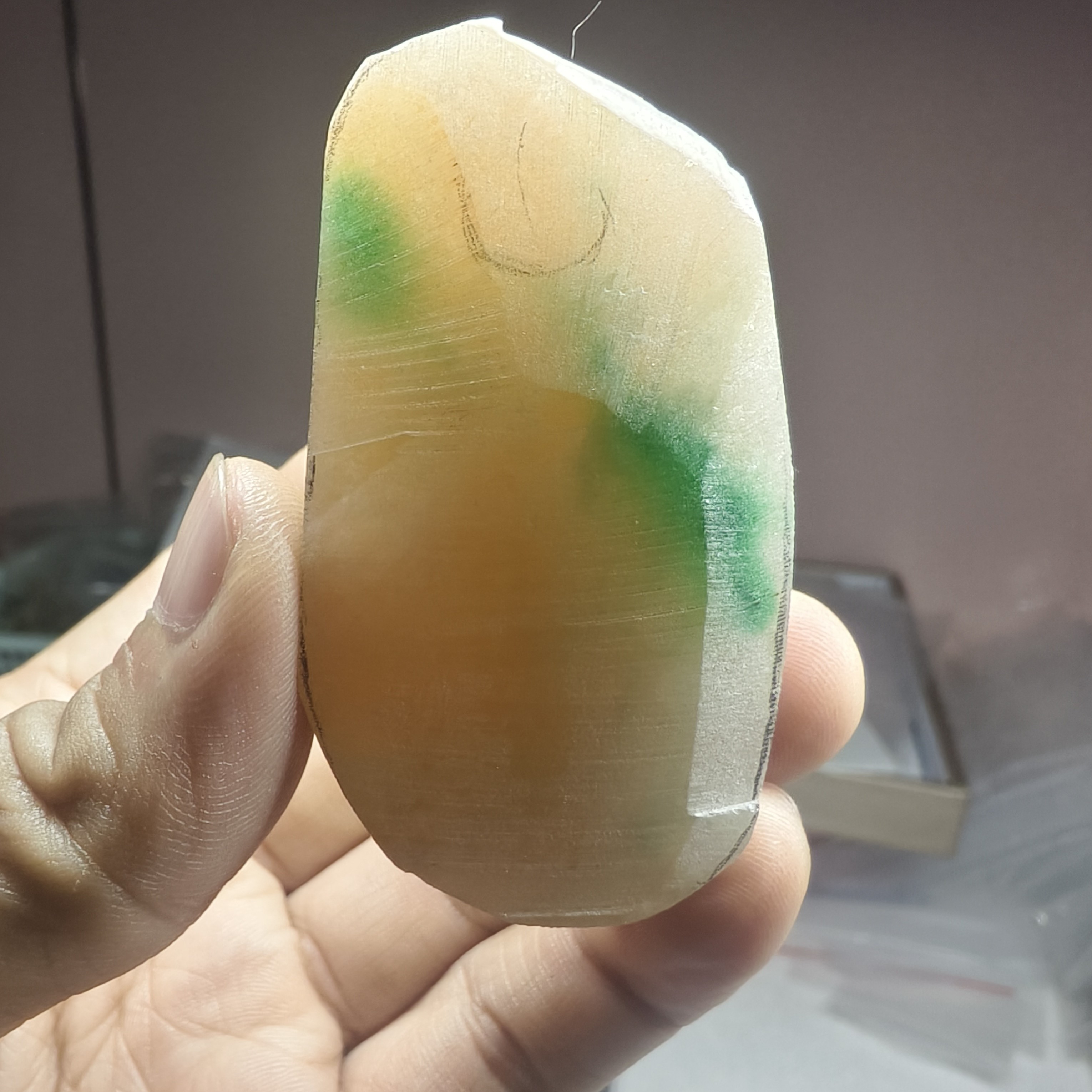 飘绿片料包工雕刻 
