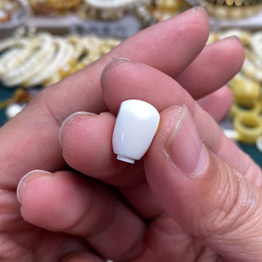 琥珀裸石未镶嵌巴***家漆白三通9.8mm