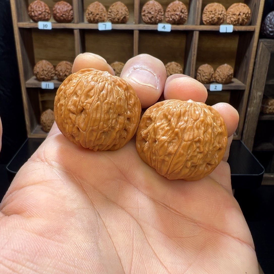 文玩核桃吊坠山地石子磨