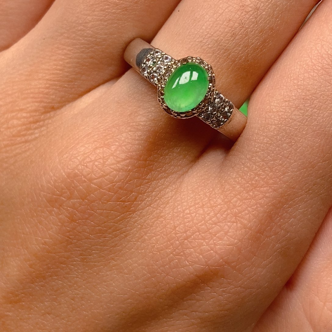 翡翠戒指未镶嵌冰绿